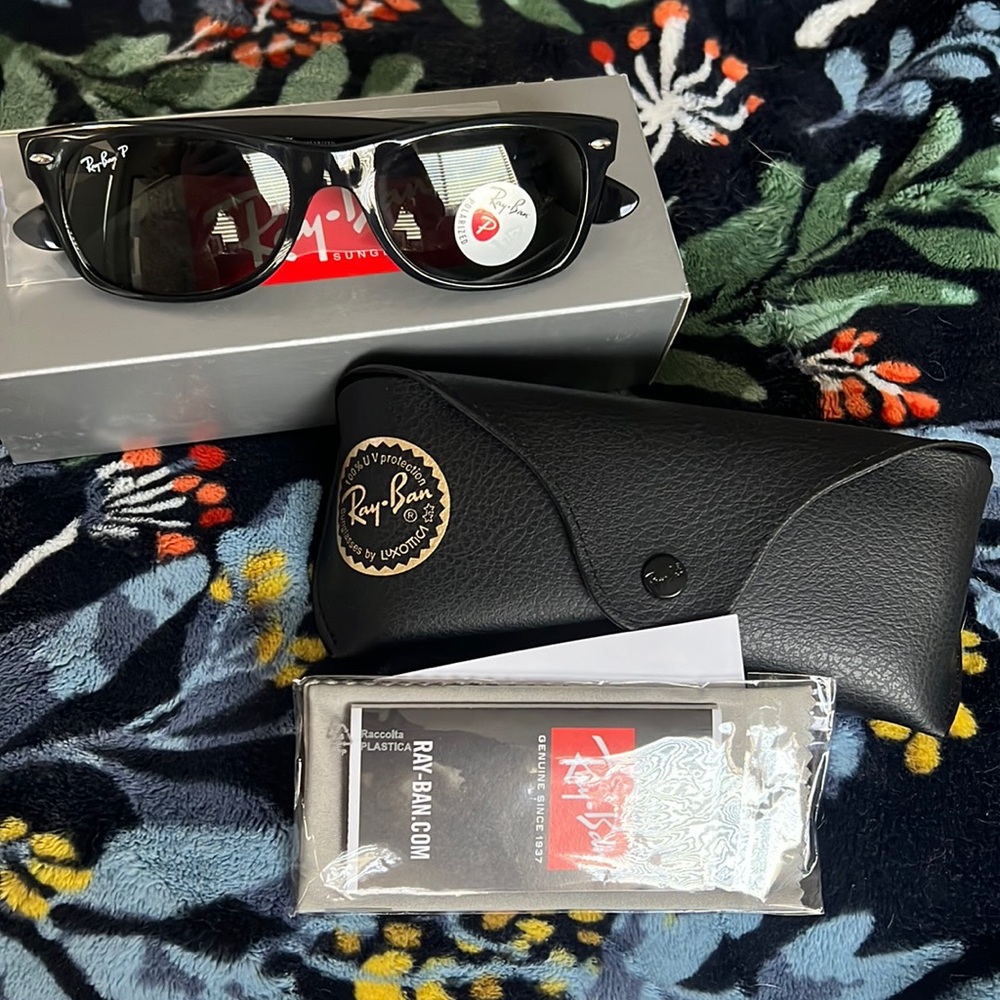 NWT Ray Ban Wayfarer Sunglasses 🕶️